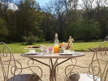 Couette-café Château De La Touche Savigny-Lévescault
